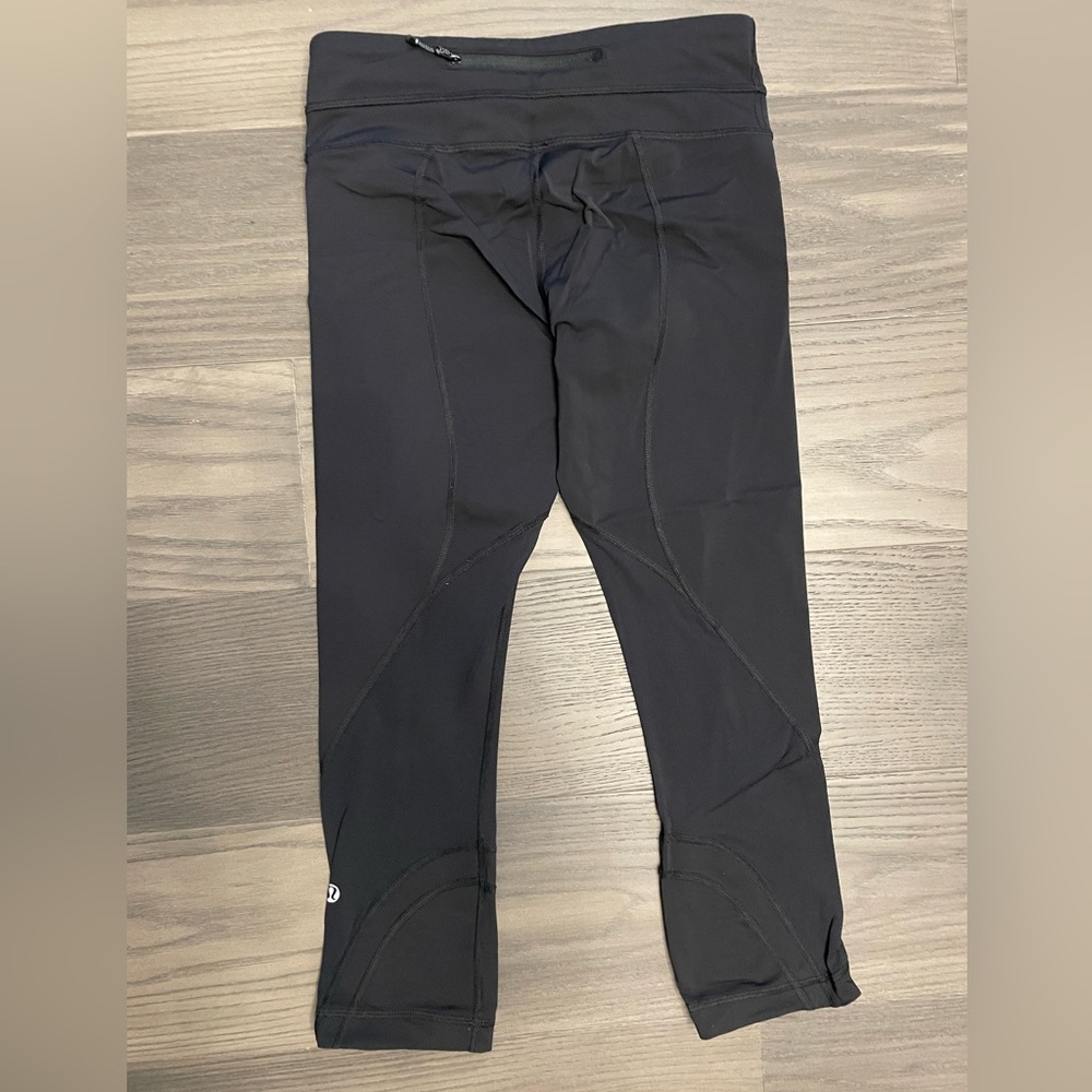 Lululemon capri tights size 4